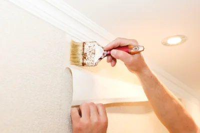 Pose de papier peint à Saint-Ovin — revêtements muraux et toiles de verre